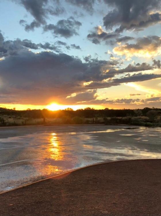 ウルルであなたとシャンパンを