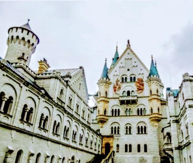 君に捧ぐは、王冠を賭けた愛。